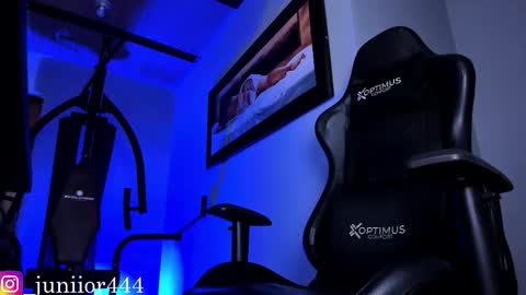 Junior       Independent Model online show from December 20, 2025, 4:52 am