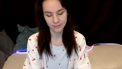 baby_kitte online show from December 21, 2024, 4:52 am
