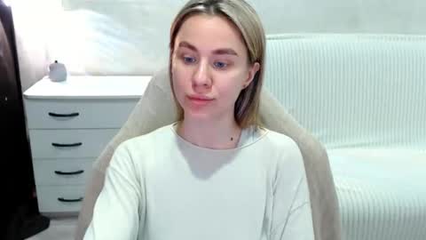 baby_kitte online show from November 14, 2025, 3:49 am