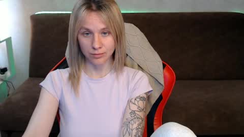 baby_kitte online show from May 11, 2026, 10:10 am