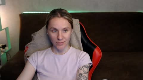 baby_kitte online show from May 11, 2026, 2:45 pm