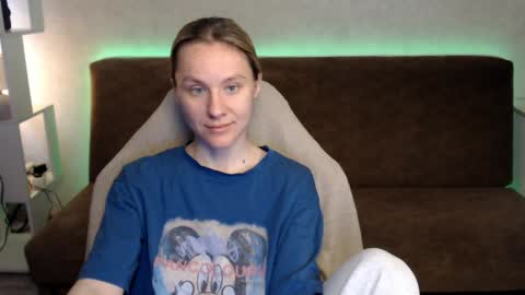 baby_kitte online show from May 12, 2026, 4:09 am