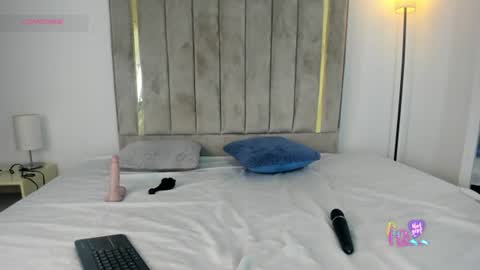 Miel online show from June 15, 2026, 7:38 pm