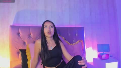 Snapshot of baby_moo chatting on September 14, 2025, 3:27 am Moon online show from September 14, 2025, 3:27 am