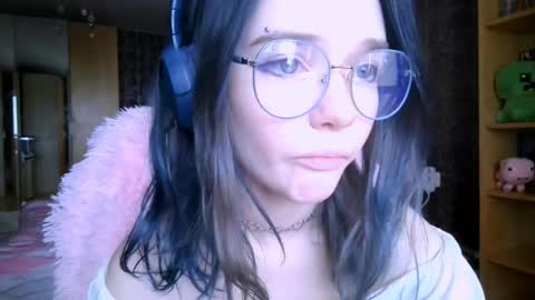 Snapshot of baby_onface chatting on April 27, 2026, 8:45 am Alice online show from April 27, 2026, 8:45 am