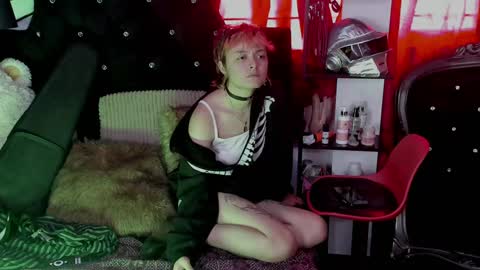 baby_punkk online show from January 16, 2025, 8:25 pm