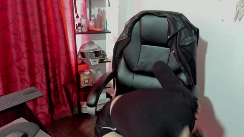 baby_punkk online show from January 27, 2025, 5:48 pm