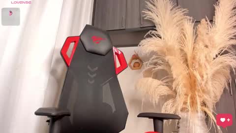 Snapshot of baby_smith chatting on October 27, 2025, 3:32 am FOLLOW ME online show from October 27, 2025, 3:32 am