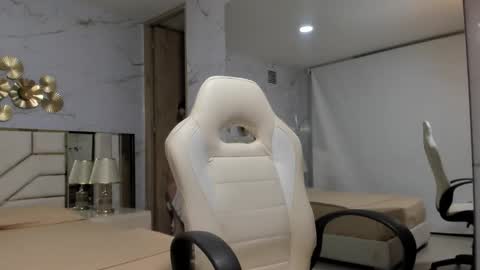 Snapshot of babyangel18_ chatting on September 26, 2025, 11:31 pm ANGEL online show from September 26, 2025, 11:31 pm