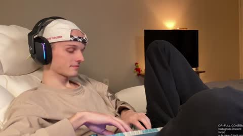 Big cock boy online show from December 23, 2024, 8:22 am