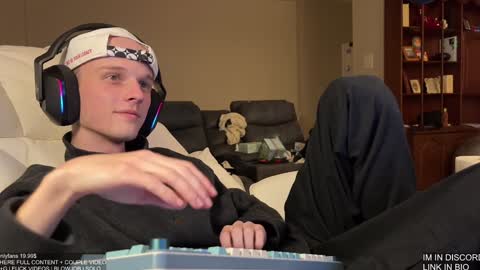 Big cock boy online show from December 31, 2024, 4:06 am