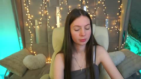 Lady Vi online show from May 4, 2026, 2:02 pm