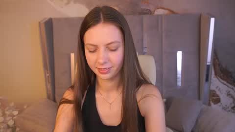 Lady Vi online show from June 24, 2026, 7:57 pm