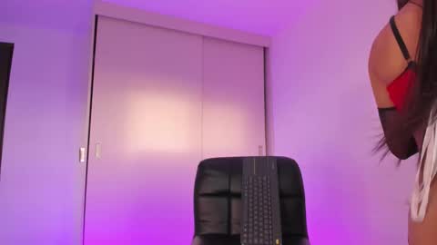 Snapshot of babymiaa__ chatting on October 21, 2025, 10:10 pm    online show from October 21, 2025, 10:10 pm