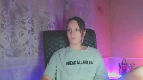 Sonya online show from November 7, 2025, 7:47 pm