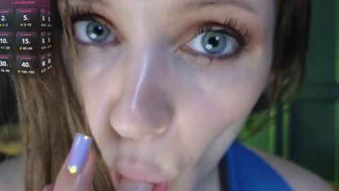 Chloe online show from January 1, 2025, 3:24 pm