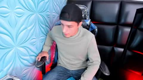 Snapshot of bad_boy_21_ chatting on May 1, 2026, 12:43 pm bad_boy_21_ online show from May 1, 2026, 12:43 pm