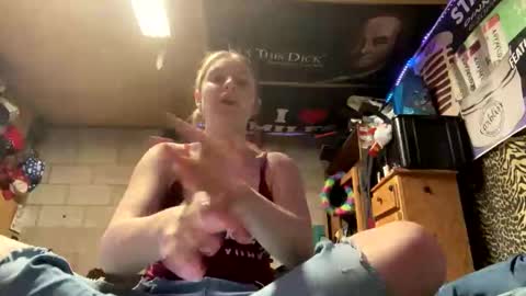 badazzcici online show from November 22, 2025, 3:38 am