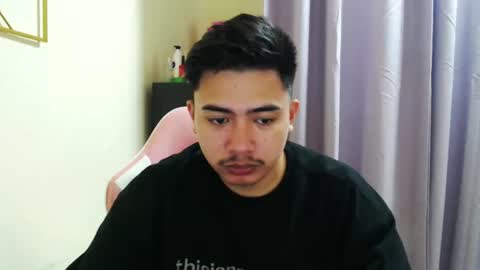 Snapshot of badboy_hanns chatting on November 17, 2025, 5:08 pm HANNS online show from November 17, 2025, 5:08 pm