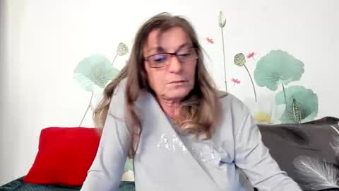 Snapshot of badgg chatting on September 18, 2025, 1:02 pm Gina online show from September 18, 2025, 1:02 pm