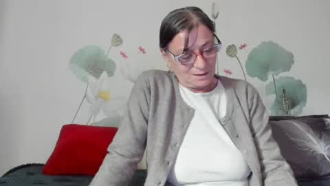 Snapshot of badgg chatting on October 6, 2025, 9:07 am Gina online show from October 6, 2025, 9:07 am