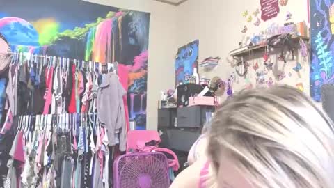 Snapshot of badgirl25alldatime chatting on March 19, 2026, 2:32 pm badgirl25alldatime online show from March 19, 2026, 2:32 pm