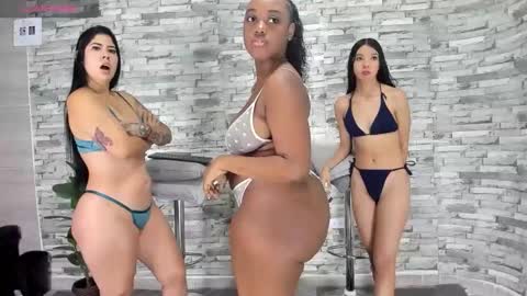 Snapshot of badgirls_000 chatting on November 21, 2025, 11:20 am candy and dayan online show from November 21, 2025, 11:20 am