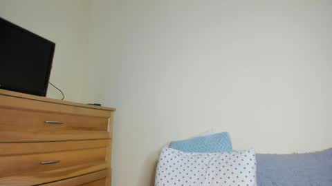 Snapshot of badmodel_ chatting on February 12, 2025, 1:59 pm Name online show from February 12, 2025, 1:59 pm