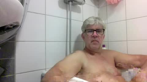 Snapshot of baggelina75 chatting on July 6, 2026, 6:43 pm baggelina75 online show from July 6, 2026, 6:43 pm