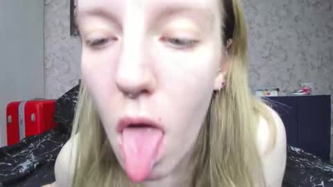 holly online show from October 14, 2025, 3:46 pm