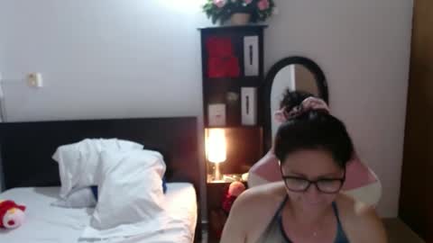 Snapshot of bailarina_atrevida chatting on September 28, 2025, 12:49 am sandra online show from September 28, 2025, 12:49 am