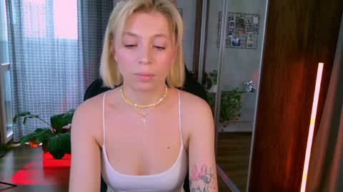Elly online show from May 8, 2026, 3:34 am