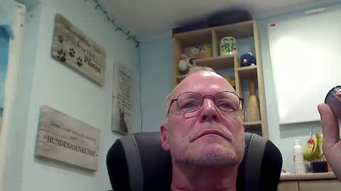 Snapshot of banane111 chatting on April 21, 2026, 7:17 pm Bobby online show from April 21, 2026, 7:17 pm