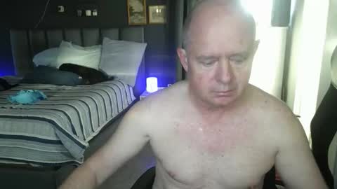 Snapshot of banging2705 chatting on November 1, 2025, 3:52 am Banging2705 online show from November 1, 2025, 3:52 am