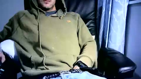 Snapshot of banginondadrumsalldaylong chatting on October 5, 2025, 5:28 am banginondadrumsalldaylong online show from October 5, 2025, 5:28 am