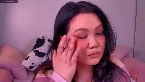 Barbie Kim online show from November 8, 2025, 6:18 pm