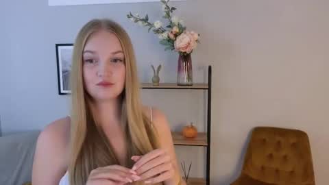Snapshot of barbara_olson chatting on September 20, 2025, 12:17 pm Elsa online show from September 20, 2025, 12:17 pm