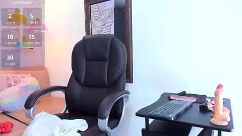 Snapshot of barbaraknox_ chatting on February 22, 2025, 12:27 am Barbara online show from February 22, 2025, 12:27 am