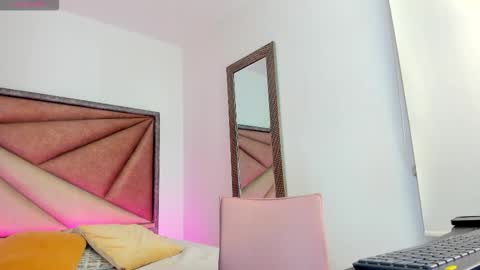 Snapshot of barbaraknox_ chatting on October 20, 2025, 12:00 am Barbara  online show from October 20, 2025, 12:00 am