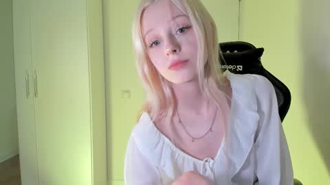 Snapshot of barbie_bella07 chatting on February 14, 2026, 12:51 am Bella online show from February 14, 2026, 12:51 am