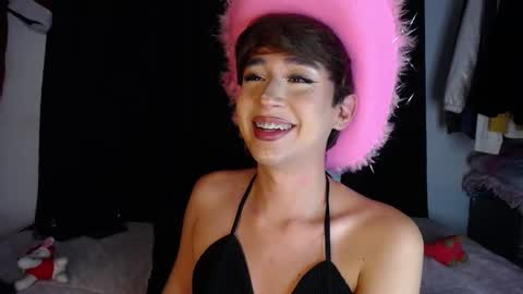 Snapshot of barbie_boy_ chatting on December 6, 2024, 11:11 am I work from home this is my room 3 online show from December 6, 2024, 11:11 am