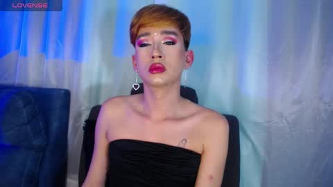 Snapshot of barbie_boy_ chatting on January 27, 2025, 10:38 am I work from home this is my room 3 online show from January 27, 2025, 10:38 am
