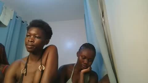 Snapshot of barbie_queen2 chatting on March 25, 2026, 10:32 am queen online show from March 25, 2026, 10:32 am