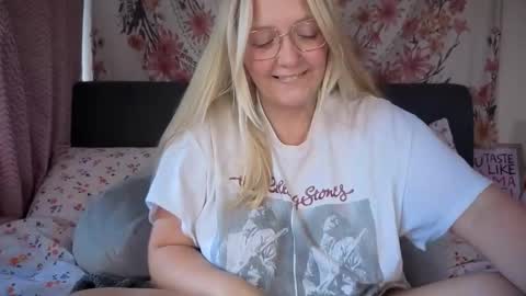 barbiegirl966 online show from October 7, 2025, 8:33 am