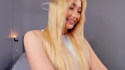 Snapshot of barbimia chatting on May 10, 2026, 3:39 pm Mia online show from May 10, 2026, 3:39 pm