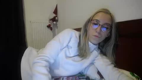 Lena online show from January 8, 2025, 8:50 pm