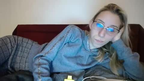 Lena online show from February 8, 2025, 7:49 pm