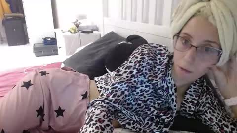 Snapshot of barelylegalblondy chatting on September 15, 2025, 5:46 pm Lena online show from September 15, 2025, 5:46 pm