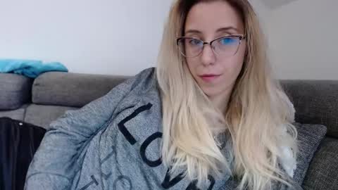 Lena online show from May 4, 2026, 4:47 pm