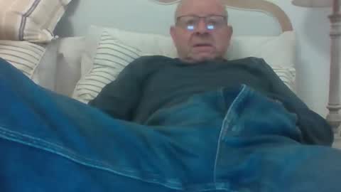 Snapshot of bass245 chatting on March 28, 2026, 6:18 pm Bass245 online show from March 28, 2026, 6:18 pm